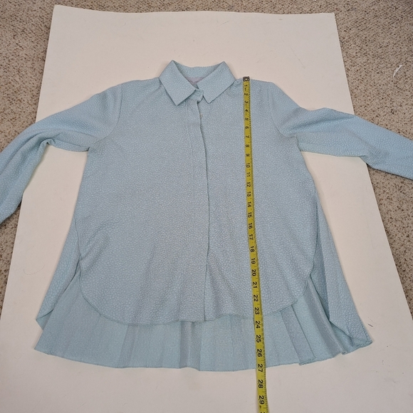 Tuckernuck Adele Sea Glass Textured Pleated Swing Back Button Up Blouse Top - Picture 9 of 10